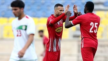 سنگ بزرگ مقابل پای پرسپولیسی‌ها