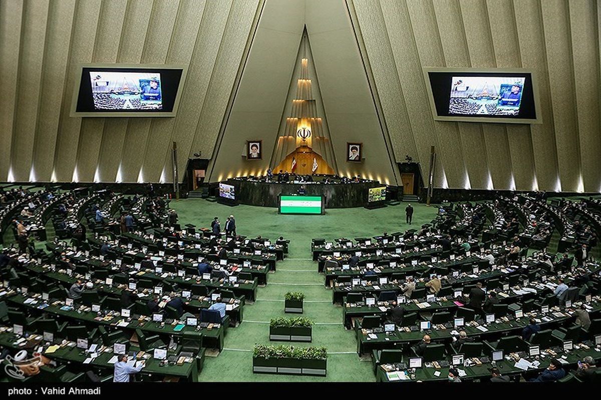 اعتراض در مجلس به اجرایی نشدن طرح رتبه‌بندی معلمان