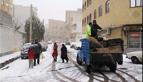 این حجم از شن و نمک در خیابان  را هیچ جای دنیا نمی‌ریزند
